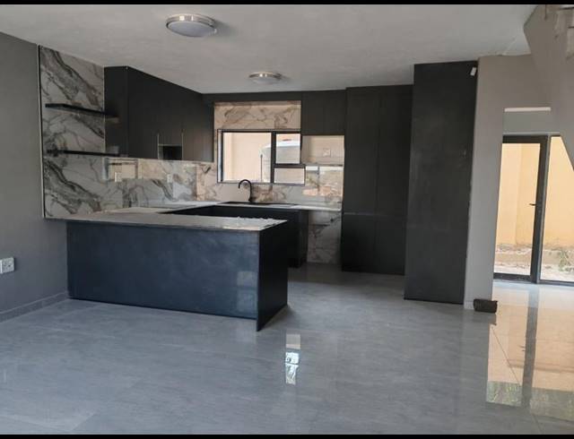 4 BEDROOM HOUSE FOR SALE IN STERPARK